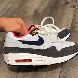 Nike AirMax navy & pink size 6